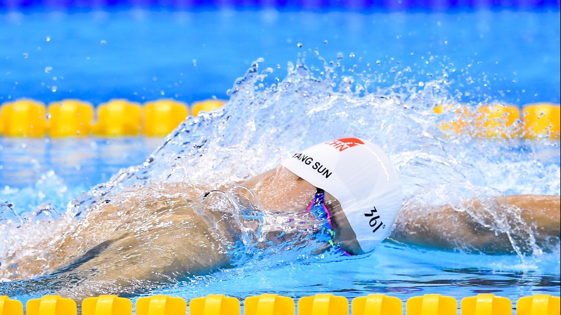 温网四强战激情夜！萨巴伦卡里突外投，休斯顿火箭惊险AC米兰的简单介绍